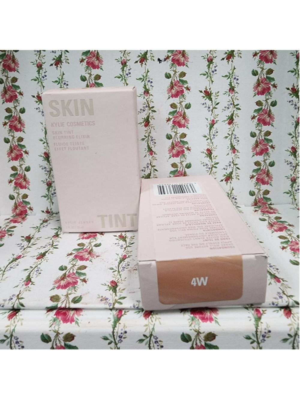 Kylie Skin Tint Blushing Elixir in shade 4W
#kylie #blushing